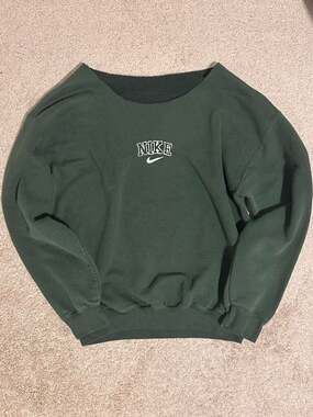 Vintage Nike Embroidered Center Swoosh Spell Out Crewneck Sweatshirt Hunter Gree